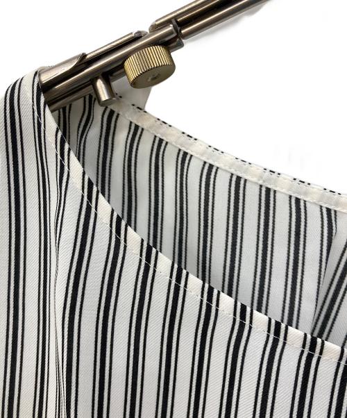 23区（ニジュウサンク）23区 (ニジュウサンク) ウエストリボンブラウス ホワイト×ブラック サイズ:Mの古着・服飾アイテム