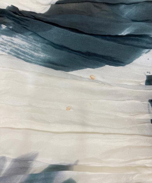 ISSEY MIYAKE（イッセイミヤケ）ISSEY MIYAKE (イッセイミヤケ) 総柄シルクストール ホワイトの古着・服飾アイテム