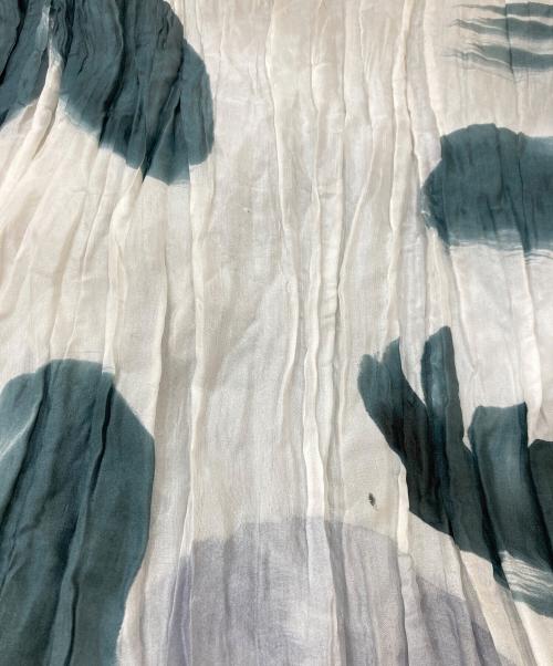 ISSEY MIYAKE（イッセイミヤケ）ISSEY MIYAKE (イッセイミヤケ) 総柄シルクストール ホワイトの古着・服飾アイテム