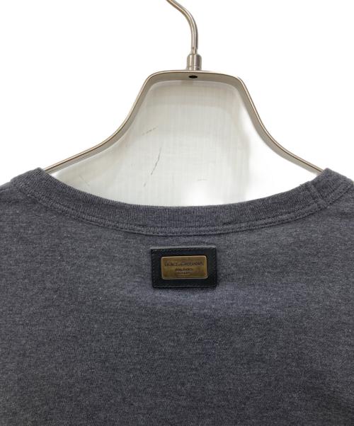 DOLCE & GABBANA（ドルチェ＆ガッバーナ）DOLCE & GABBANA (ドルチェ＆ガッバーナ) VネックTシャツ グレー サイズ:48の古着・服飾アイテム