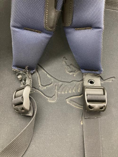 ARC'TERYX（アークテリクス）ARC'TERYX (アークテリクス) ARRO 22 BACKPACK ネイビー×ブラックの古着・服飾アイテム