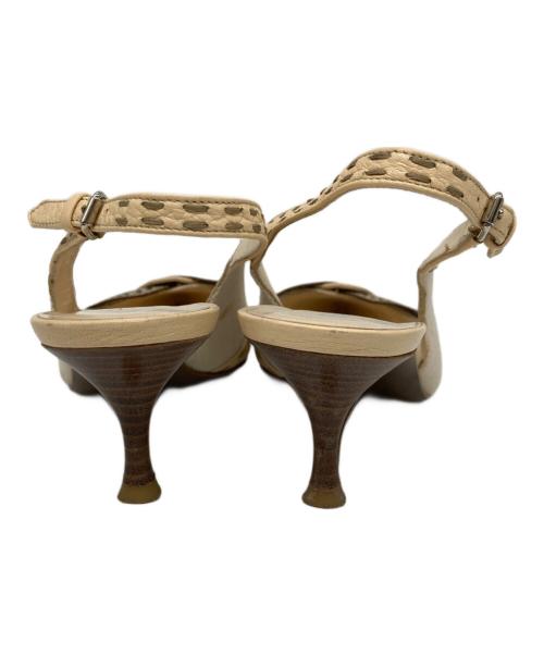 FENDI（フェンディ）FENDI (フェンディ) バックストラップパンプス ベージュ サイズ:SIZE 36 1/2の古着・服飾アイテム