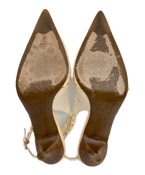 FENDI（フェンディ）FENDI (フェンディ) バックストラップパンプス ベージュ サイズ:SIZE 36 1/2の古着・服飾アイテム