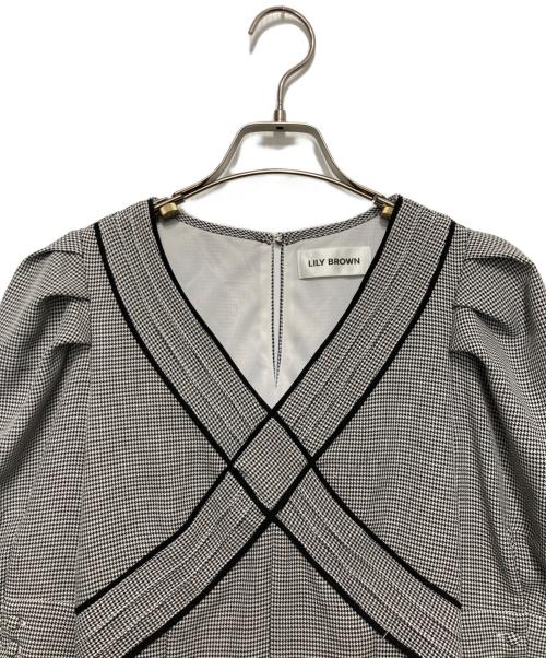 Lily Brown（リリーブラウン）Lily Brown (リリーブラウン) クロスデザインストレートワンピース グレー サイズ:FREEの古着・服飾アイテム