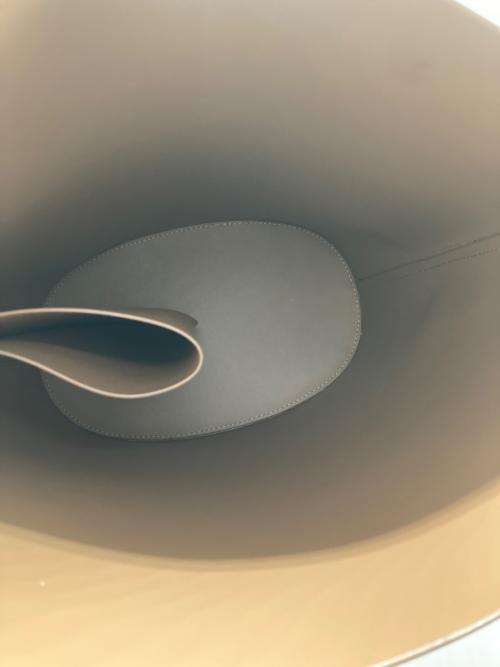 RIM.ARK（リムアーク）RIM.ARK (リムアーク) Leather bucket shoulder bag ブラウンの古着・服飾アイテム