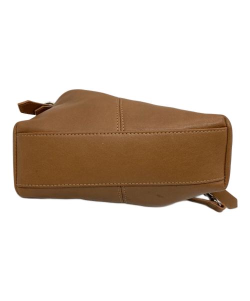 J&M DAVIDSON（ジェイ＆エム デヴィッドソン）J&M DAVIDSON (ジェイ＆エム デヴィッドソン) ツイスト 2WAYショルダーバッグ ブラウンの古着・服飾アイテム