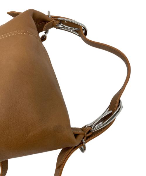 J&M DAVIDSON（ジェイ＆エム デヴィッドソン）J&M DAVIDSON (ジェイ＆エム デヴィッドソン) ツイスト 2WAYショルダーバッグ ブラウンの古着・服飾アイテム