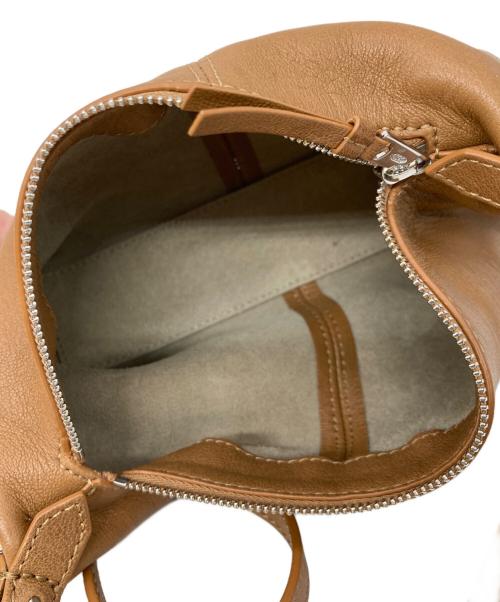 J&M DAVIDSON（ジェイ＆エム デヴィッドソン）J&M DAVIDSON (ジェイ＆エム デヴィッドソン) ツイスト 2WAYショルダーバッグ ブラウンの古着・服飾アイテム