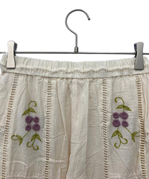 TODAYFUL（トゥデイフル）TODAYFUL (トゥデイフル) Embroidery Patchwork Trousers ベージュ サイズ:Sの古着・服飾アイテム