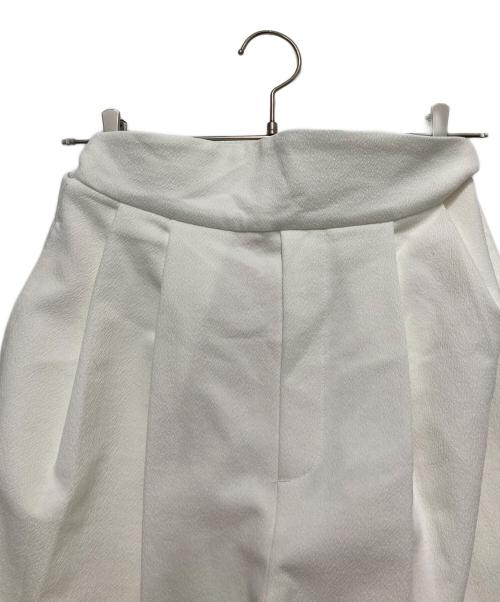 STYLE MIXER（スタイルミキサー）STYLE MIXER (スタイルミキサー) バックリボンフォルムパンツ ホワイト サイズ:Mの古着・服飾アイテム