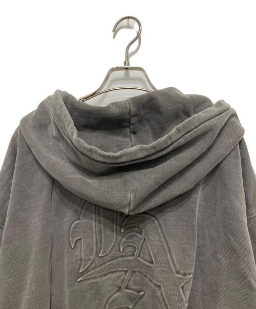 X-LARGE（エクストララージ）X-LARGE (エクストララージ) PIGMENT DYED EMBOSS LOGO ZIP HOODED SWEAT グレー サイズ:Lの古着・服飾アイテム