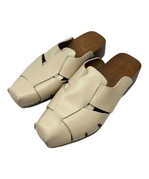 HEREU（ヘリュー）HEREU (ヘリュー) LICIA Square Toe Fisherman Mule Clog ベージュ サイズ:36の古着・服飾アイテム