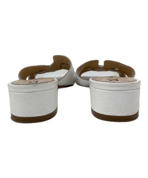 FABIO RUSCONI（ファビオルスコーニ）FABIO RUSCONI (ファビオルスコーニ) アーチカットサンダル ホワイト サイズ:37の古着・服飾アイテム