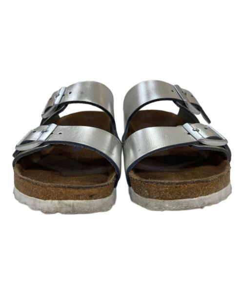 BIRKENSTOCK（ビルケンシュトック）BIRKENSTOCK (ビルケンシュトック) ARIZONA コンフォートサンダル シルバー サイズ:22.5の古着・服飾アイテム