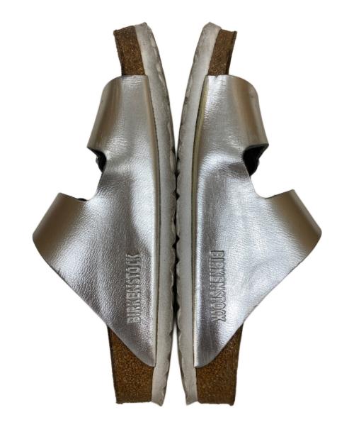 BIRKENSTOCK（ビルケンシュトック）BIRKENSTOCK (ビルケンシュトック) ARIZONA コンフォートサンダル シルバー サイズ:22.5の古着・服飾アイテム
