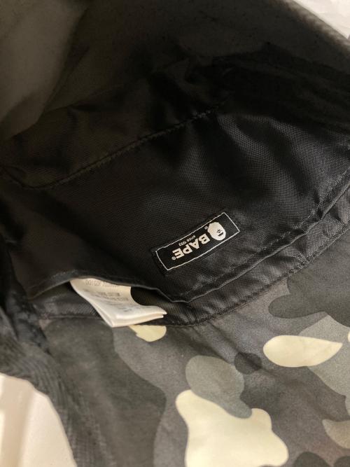 A BATHING APE（ア ベイシング エイプ）A BATHING APE (ア ベイシング エイプ) ショルダーバッグ ブラックの古着・服飾アイテム