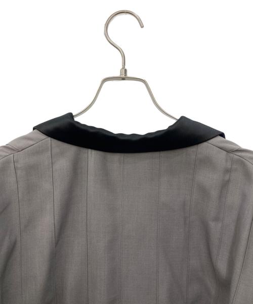 sacai（サカイ）sacai (サカイ) Suiting Pleated blazer / 異素材バックプリーツスーチングベルテッドジャケット グレー サイズ:1の古着・服飾アイテム