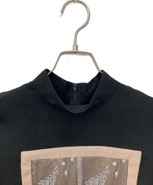 MURRAL（ミューラル）MURRAL (ミューラル) フレームドフラワーモックネックトップス ブラック サイズ:SIZE 1の古着・服飾アイテム