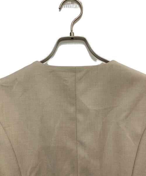 anuans（アニュアンス）anuans (アニュアンス) ダブルクロスコンパクトジレ ベージュ サイズ:FREEの古着・服飾アイテム