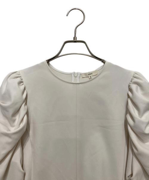 YORI（ヨリ）yori (ヨリ) タックショルダーブラウス アイボリー サイズ:SIZE 36の古着・服飾アイテム