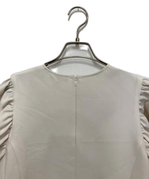 YORI（ヨリ）yori (ヨリ) タックショルダーブラウス アイボリー サイズ:SIZE 36の古着・服飾アイテム