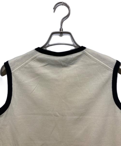 JOHN SMEDLEY（ジョンスメドレー）JOHN SMEDLEY (ジョンスメドレー) トリムニットベスト アイボリー×ブラック サイズ:S 未使用品の古着・服飾アイテム
