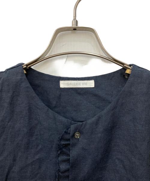 GALERIE VIE（ギャルリーヴィー）GALERIE VIE (ギャルリーヴィー) リネンポプリン カットオフフリルブラウス ネイビー サイズ:FREEの古着・服飾アイテム
