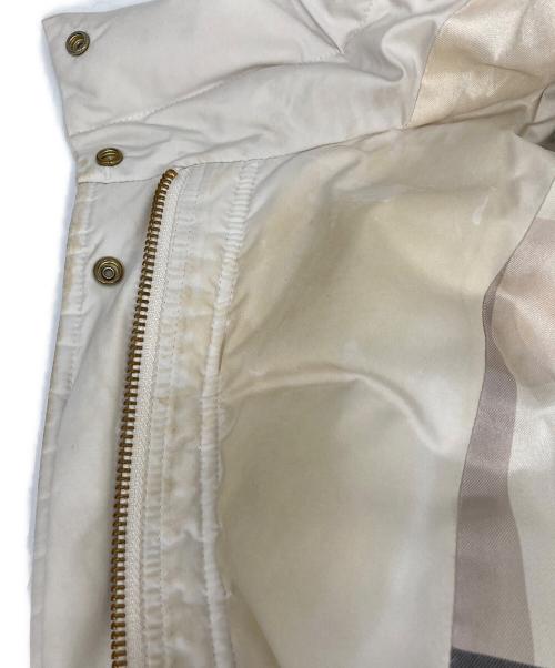 BLUE LABEL CRESTBRIDGE（ブルーレーベルクレストブリッジ）BLUE LABEL CRESTBRIDGE (ブルーレーベルクレストブリッジ) ダウンジャケット アイボリー サイズ:SIZE 38の古着・服飾アイテム