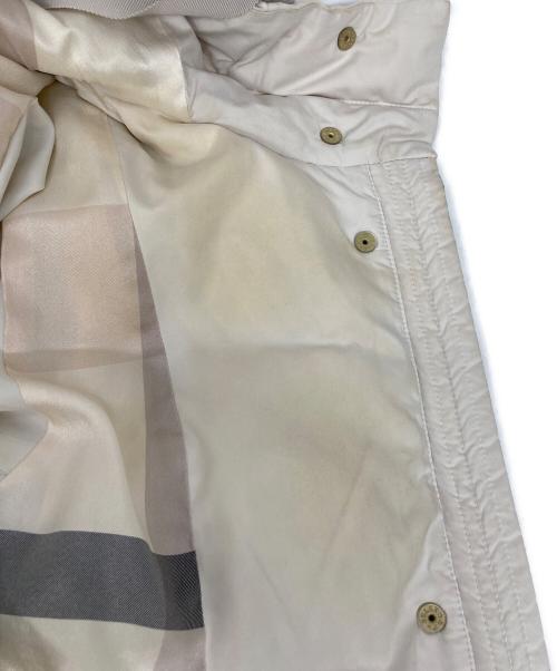 BLUE LABEL CRESTBRIDGE（ブルーレーベルクレストブリッジ）BLUE LABEL CRESTBRIDGE (ブルーレーベルクレストブリッジ) ダウンジャケット アイボリー サイズ:SIZE 38の古着・服飾アイテム