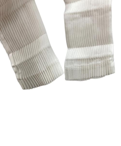ISSEY MIYAKE（イッセイミヤケ）ISSEY MIYAKE (イッセイミヤケ) タートルネックプリーツカットソー ホワイト サイズ:Mの古着・服飾アイテム