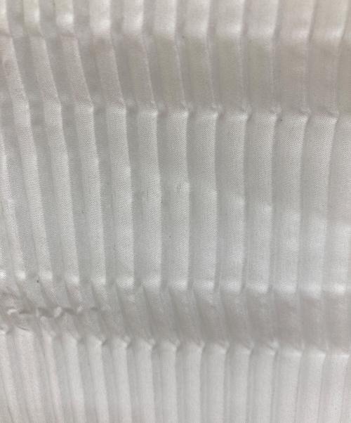 ISSEY MIYAKE（イッセイミヤケ）ISSEY MIYAKE (イッセイミヤケ) タートルネックプリーツカットソー ホワイト サイズ:Mの古着・服飾アイテム