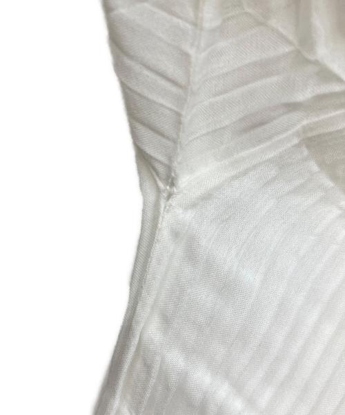 ISSEY MIYAKE（イッセイミヤケ）ISSEY MIYAKE (イッセイミヤケ) タートルネックプリーツカットソー ホワイト サイズ:Mの古着・服飾アイテム