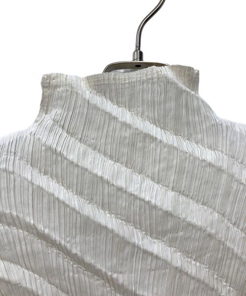 ISSEY MIYAKE（イッセイミヤケ）ISSEY MIYAKE (イッセイミヤケ) プリーツカットソー ホワイト サイズ:Mの古着・服飾アイテム