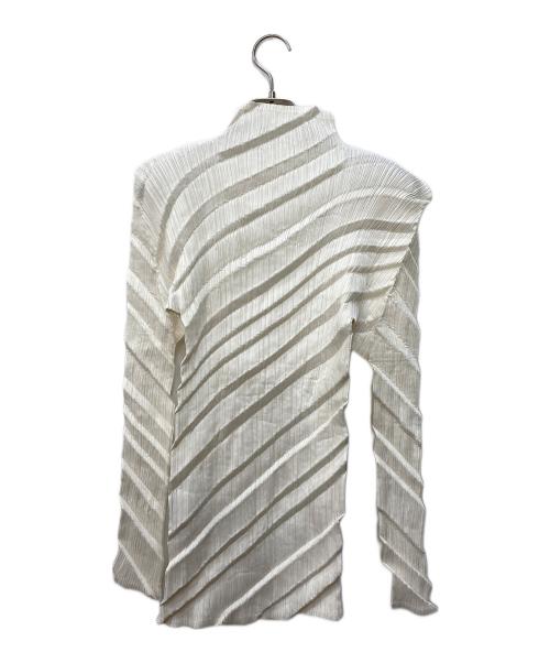 ISSEY MIYAKE（イッセイミヤケ）ISSEY MIYAKE (イッセイミヤケ) プリーツカットソー ホワイト サイズ:Mの古着・服飾アイテム