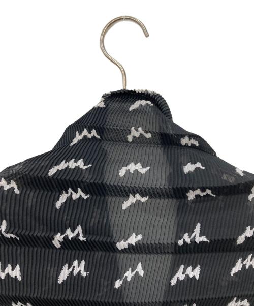 ISSEY MIYAKE（イッセイミヤケ）ISSEY MIYAKE (イッセイミヤケ) カーディガン ブラック×ホワイト サイズ:Mの古着・服飾アイテム