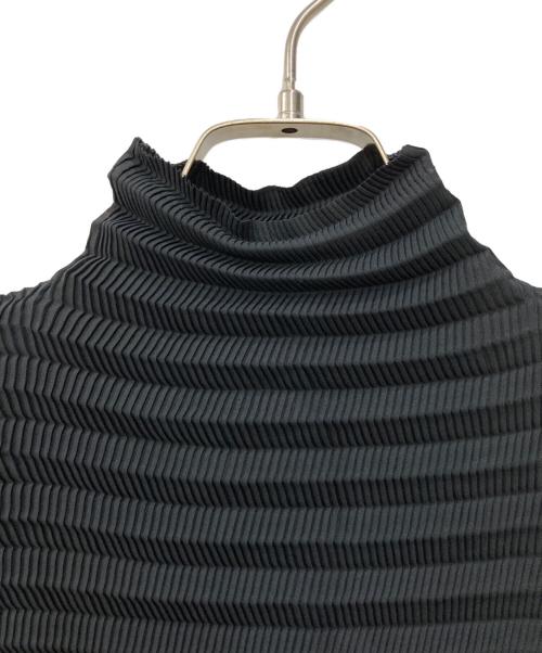 ISSEY MIYAKE（イッセイミヤケ）ISSEY MIYAKE (イッセイミヤケ) プリーツカットソー ブラック サイズ:Ｌの古着・服飾アイテム