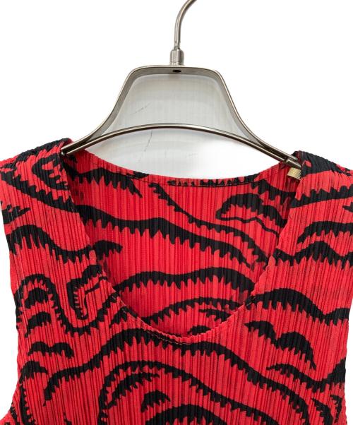 PLEATS PLEASE（プリーツプリーズ）PLEATS PLEASE (プリーツプリーズ) ノースリーブカットソー レッド×ブラック サイズ:3の古着・服飾アイテム