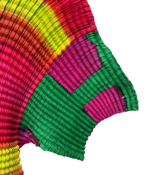 ISSEY MIYAKE（イッセイミヤケ）ISSEY MIYAKE (イッセイミヤケ) ハンソデプリーツカットソー グリーン サイズ:Mの古着・服飾アイテム
