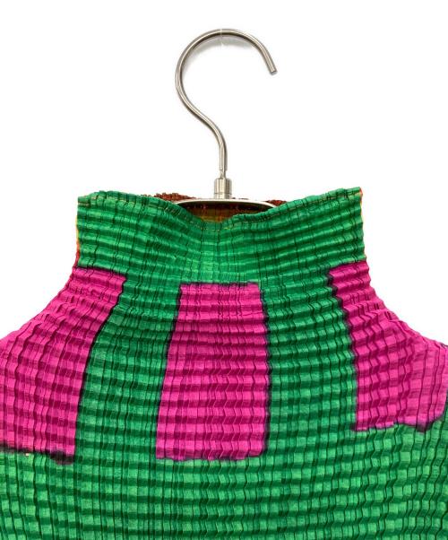 ISSEY MIYAKE（イッセイミヤケ）ISSEY MIYAKE (イッセイミヤケ) ハンソデプリーツカットソー グリーン サイズ:Mの古着・服飾アイテム