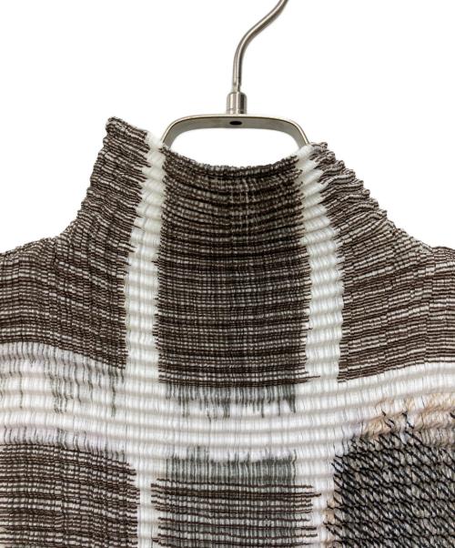 ISSEY MIYAKE（イッセイミヤケ）ISSEY MIYAKE (イッセイミヤケ) スクxゼアプリントノースリーブブラウス ホワイト×グレー サイズ:Mの古着・服飾アイテム