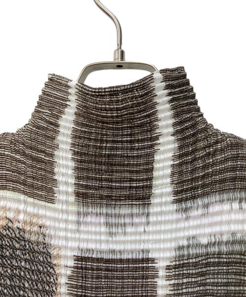 ISSEY MIYAKE（イッセイミヤケ）ISSEY MIYAKE (イッセイミヤケ) スクxゼアプリントノースリーブブラウス ホワイト×グレー サイズ:Mの古着・服飾アイテム