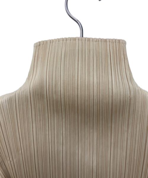 PLEATS PLEASE（プリーツプリーズ）PLEATS PLEASE (プリーツプリーズ) プリーツ加工 ボトルネック カットソー ベージュ サイズ:3の古着・服飾アイテム