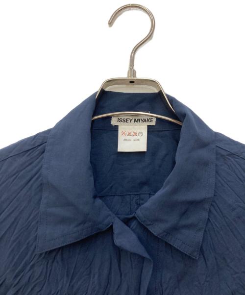 ISSEY MIYAKE（イッセイミヤケ）ISSEY MIYAKE (イッセイミヤケ) シワ加工シャツ ネイビー サイズ:Mの古着・服飾アイテム