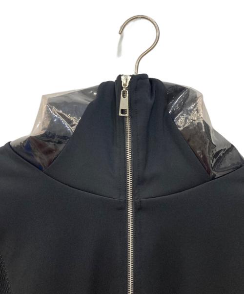 ililil（イルイルイル）ililil (イルイルイル) 手が羽になっちゃうかもハイネックパーカー ブラック サイズ:FREEの古着・服飾アイテム