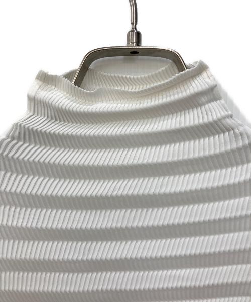ISSEY MIYAKE（イッセイミヤケ）ISSEY MIYAKE (イッセイミヤケ) プリーツカットソー ホワイト サイズ:Mの古着・服飾アイテム