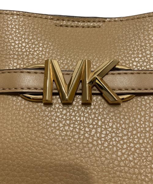 MICHAEL KORS（マイケル・コース）MICHAEL KORS (マイケル・コース) REED ベルテッド トート ラージ ベージュの古着・服飾アイテム