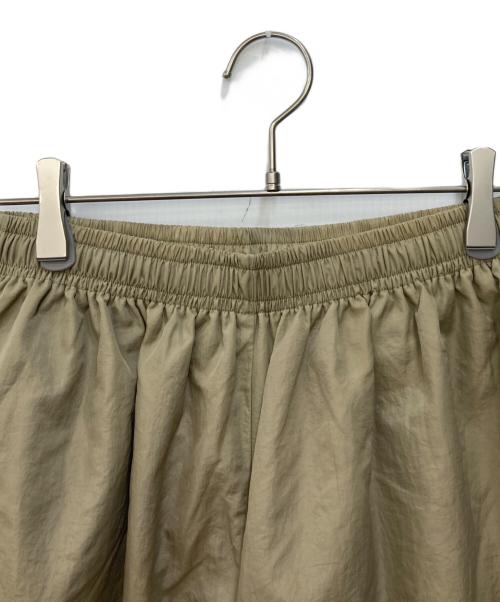 anuke（アンヌーク）anuke (アンヌーク) Nylon Volume Pants ベージュ サイズ:36の古着・服飾アイテム