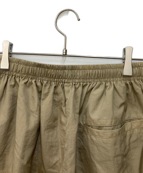 anuke（アンヌーク）anuke (アンヌーク) Nylon Volume Pants ベージュ サイズ:36の古着・服飾アイテム