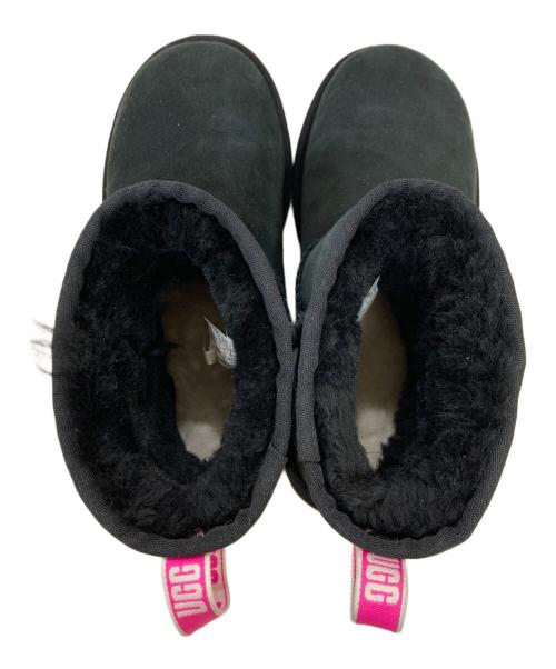 UGG（アグ）UGG (アグ) CLASSIC MINI II GRAPHIC LOGO ブラック サイズ:23の古着・服飾アイテム