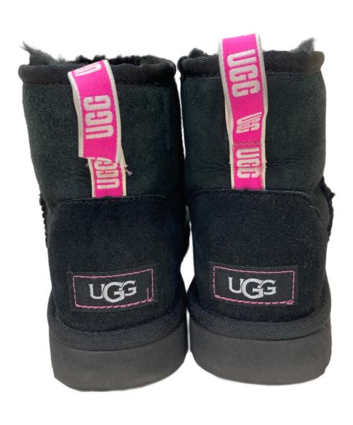 UGG（アグ）UGG (アグ) CLASSIC MINI II GRAPHIC LOGO ブラック サイズ:23の古着・服飾アイテム